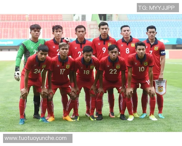 中国足球队在友谊赛中以七比二战胜老挝队展现强大实力